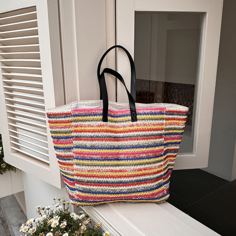 Borsa a tracolla da donna in rafia intrecciata, stile casual, a righe e colori misti. 2