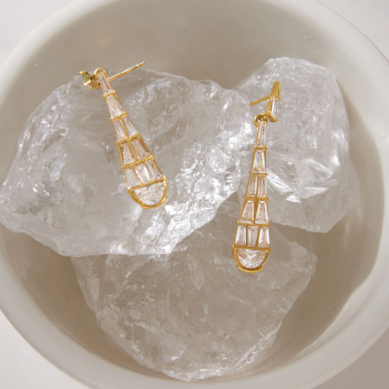 Boucles D'Oreilles Puces Pour Femmes, Élégantes Et Raffinées, En Acier Inoxydable Doré, Ornées De Zircon Et De Motifs En Gouttelettes. Collection Luxueuse. h5 Image2