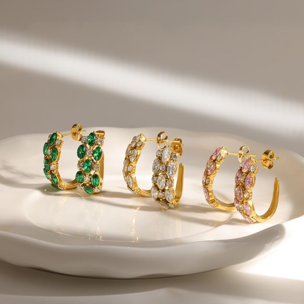 C-förmige, wasserdichte Ohrstecker aus Edelstahl in Goldfarbe mit Strasssteinen für Damen 2