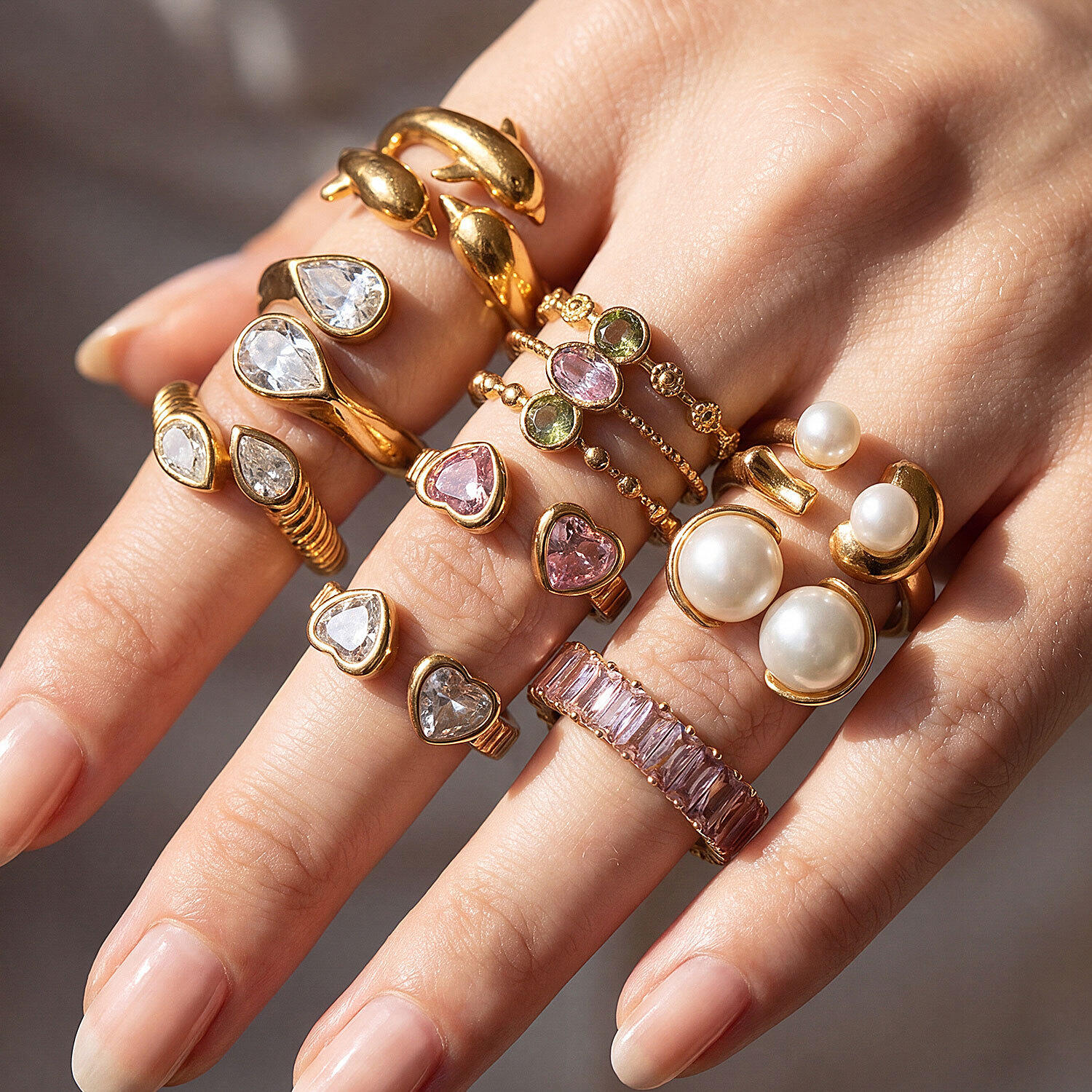 Luxe Serie Elegante, Onregelmatig Gevormde, Waterdichte, Goudkleurige Zirkonia Damesringen Met Edelsteen. Afbeelding3