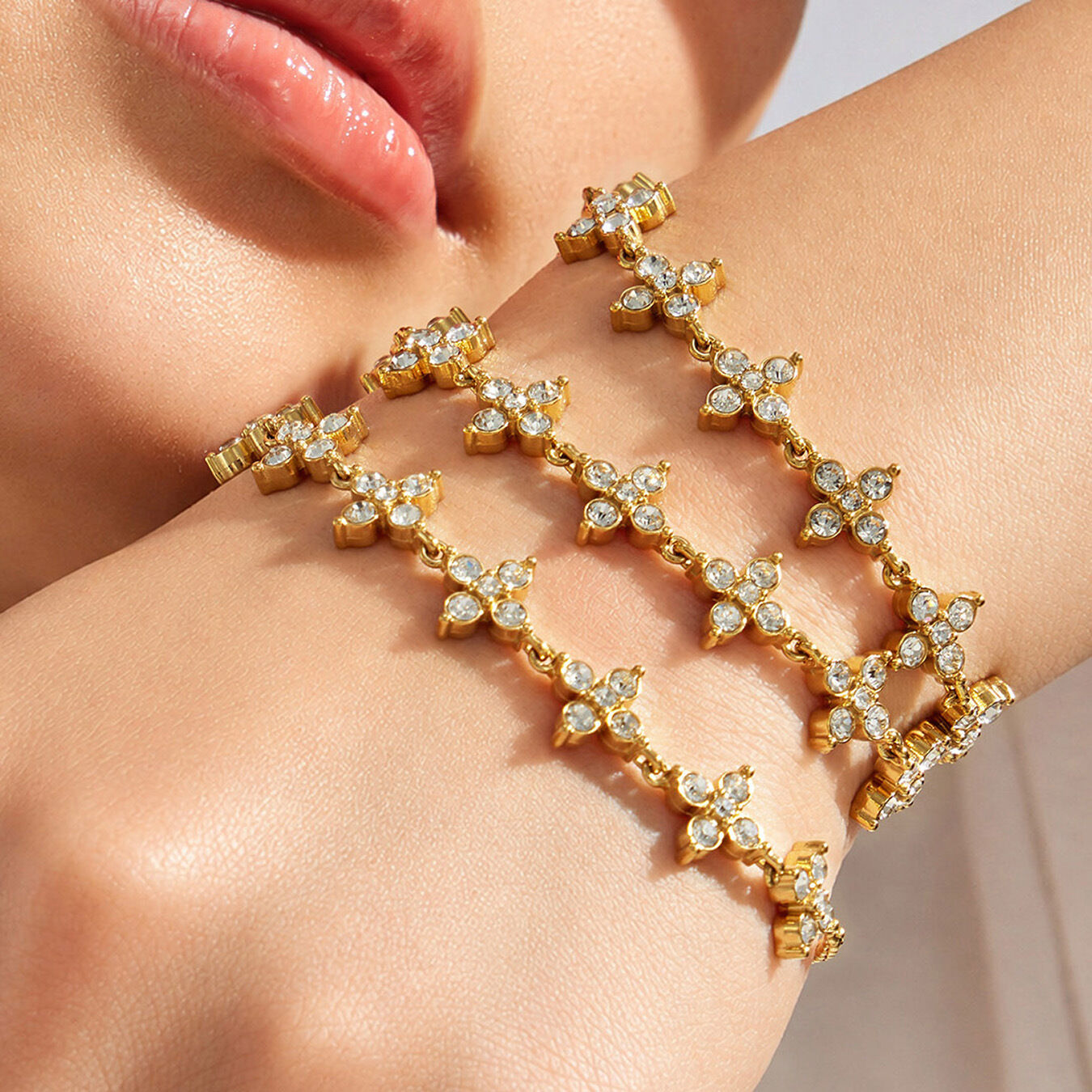 Simple Flower Stainless Steel Waterproof Gold Color Rhinestone Women's Chain Bracelets h5 Picture3