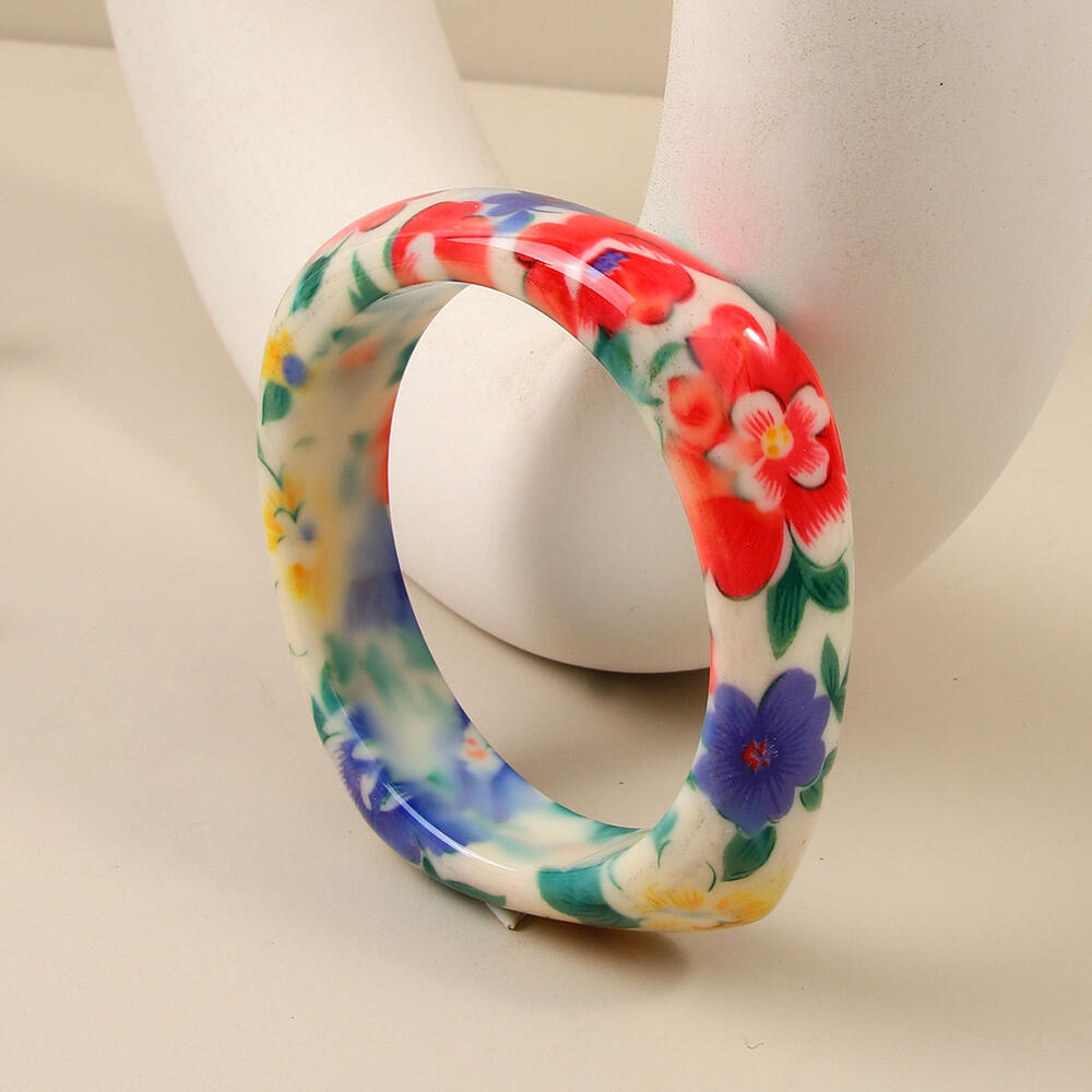Romantische Serie Armbanden Van Hars Met Een Lieflijk Bloemenpatroon Voor Dames.