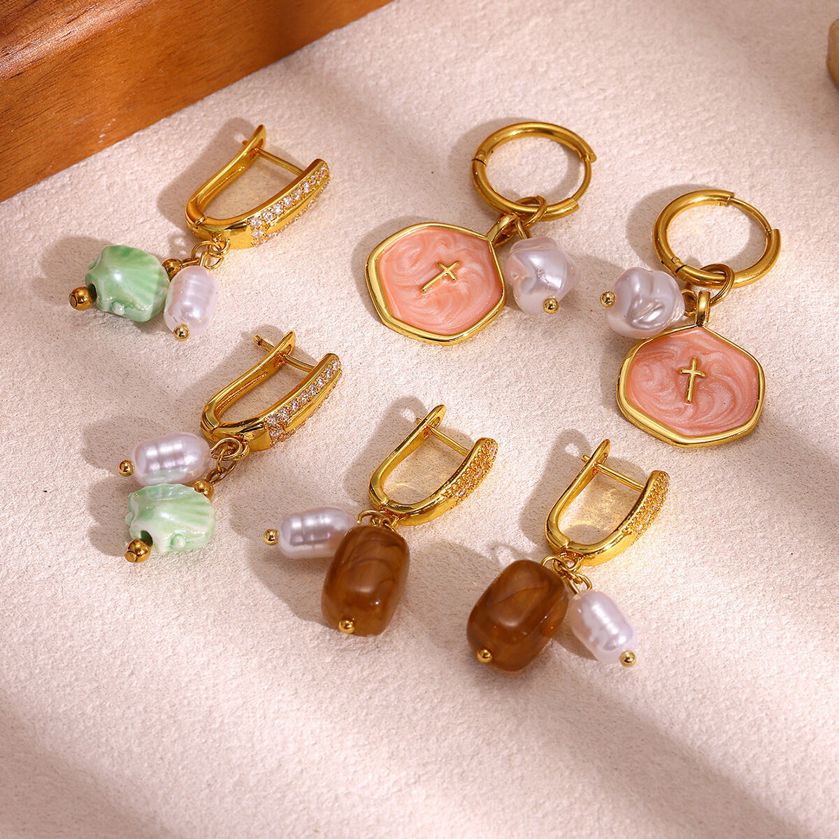 Serie Romantica Eleganti Orecchini Pendenti da Donna a Croce con Forma Irregolare in Acciaio Inossidabile Impermeabile Colore Oro