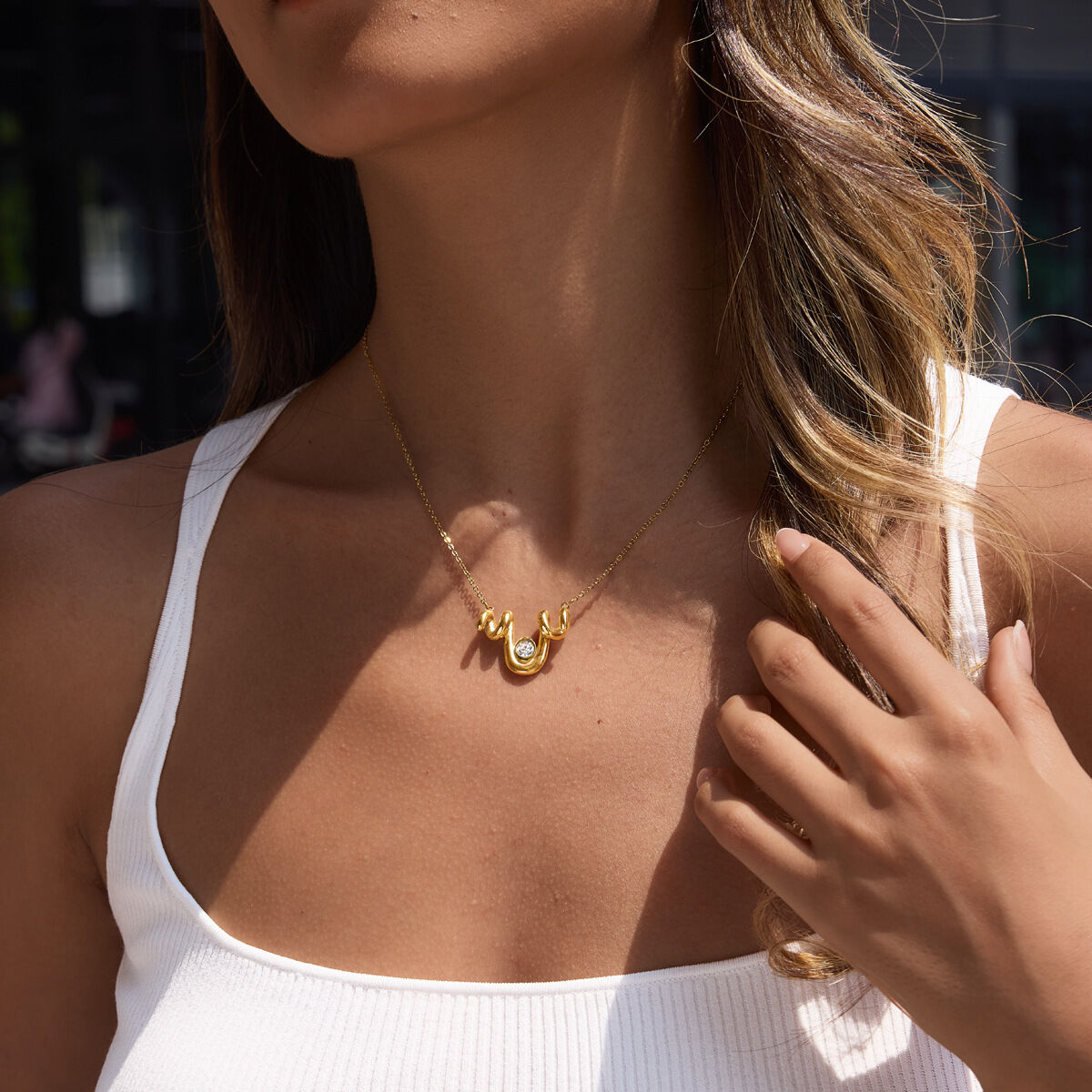 Collares Con Colgante Para Mujer De La Serie Simple Casual Twist Lines, De Acero Inoxidable, Resistentes Al Agua Y Color Dorado. Imagen4