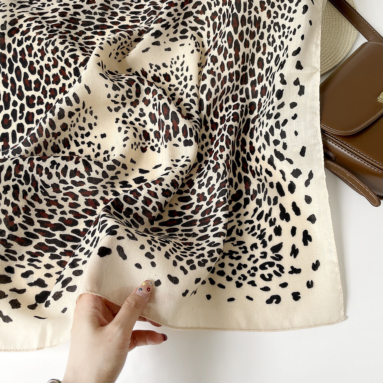 Sciarpe Estive Semplici E Casual Con Stampa Leopardata In Simil Seta h5 Immagine3