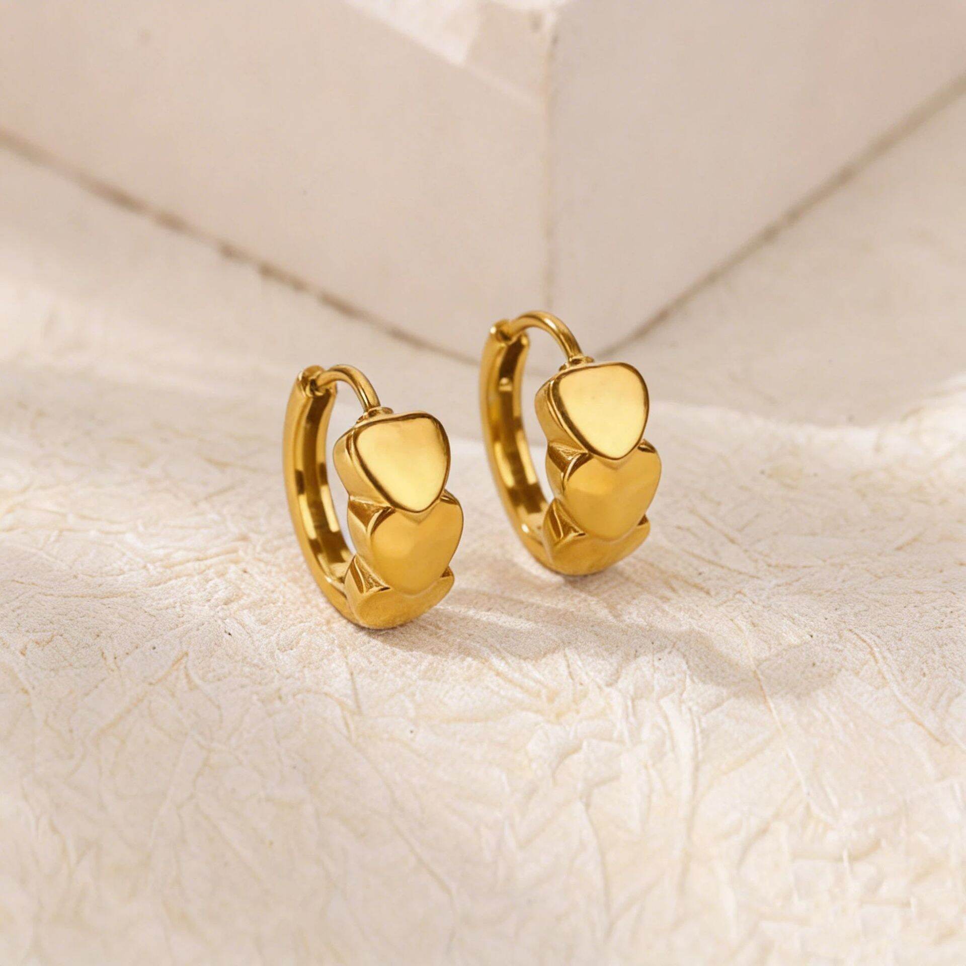 Orecchini A Cerchio Da Donna Della Serie Luxurious, Dalla Forma Semplice E Irregolare, Color Rame E Oro. Immagine3