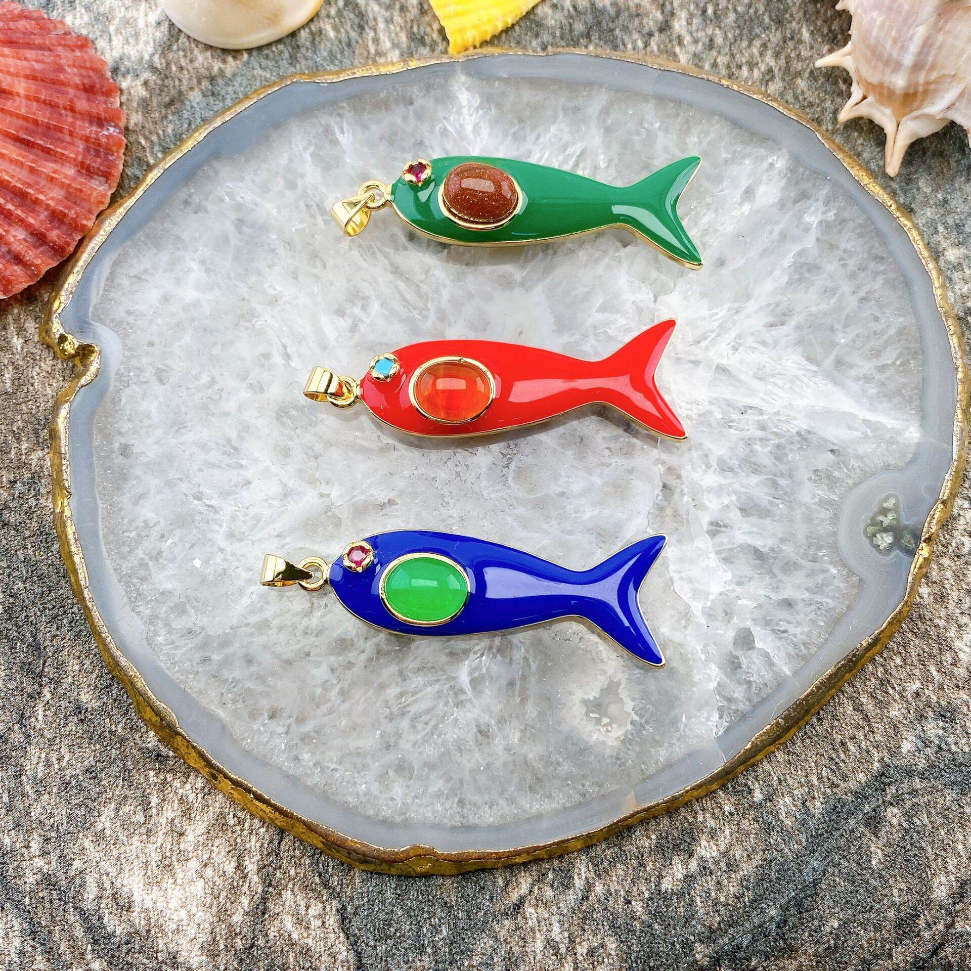 Pendentifs pour femmes en cuivre et pierre naturelle en forme de poisson