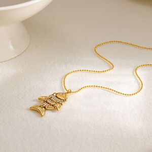 Collana Con Pendente Da Donna Della Serie Romantic, Casual, A Forma Irregolare, In Acciaio Inossidabile, Impermeabile, Colore Oro, Con Pesce. h5 Immagine3