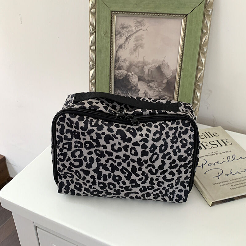 Simple Series Retro Leopard Print Polyester Makeup Bags Picture2