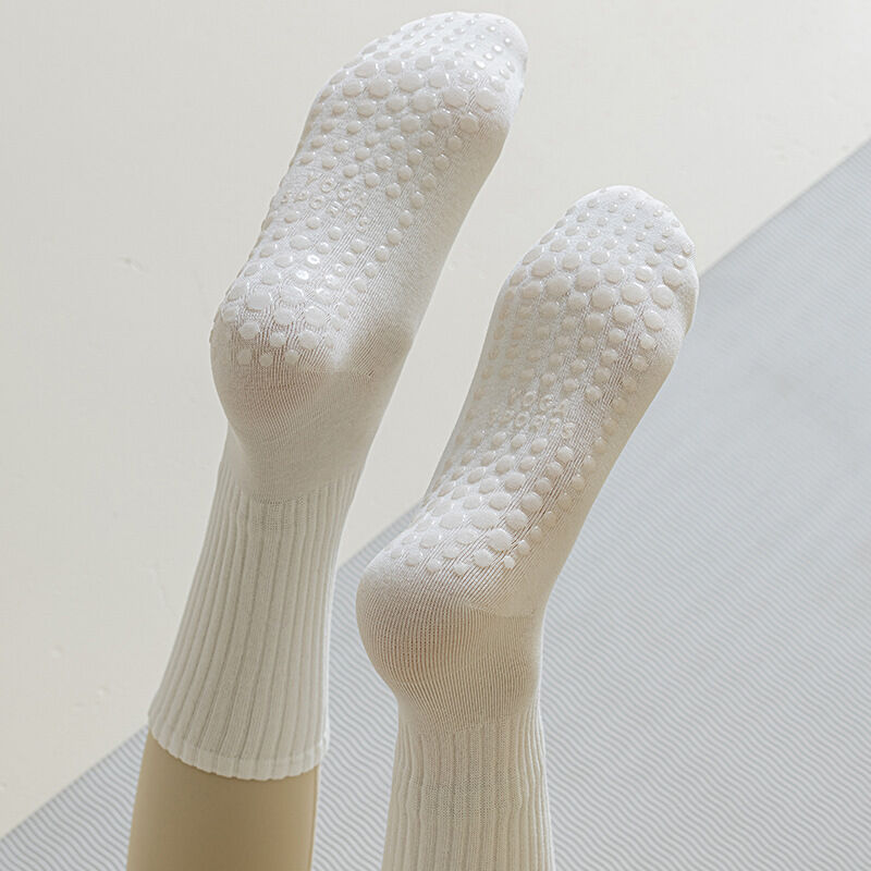 Slight Bounce Sporty Solid Color Yoga Mid-Calf Socks Picture3