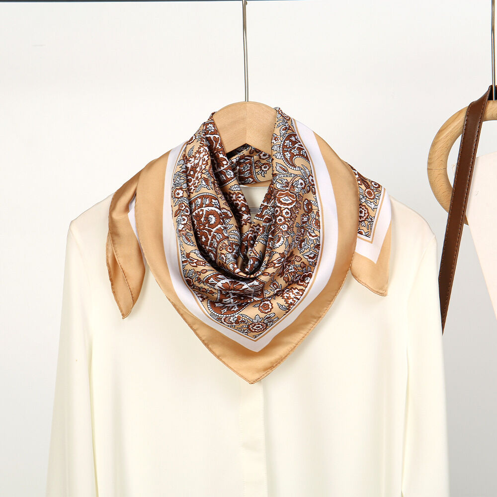Sciarpe Estive Casual In Tinta Unita Con Motivo Paisley Della Serie Ethnic, Effetto Seta. Immagine4