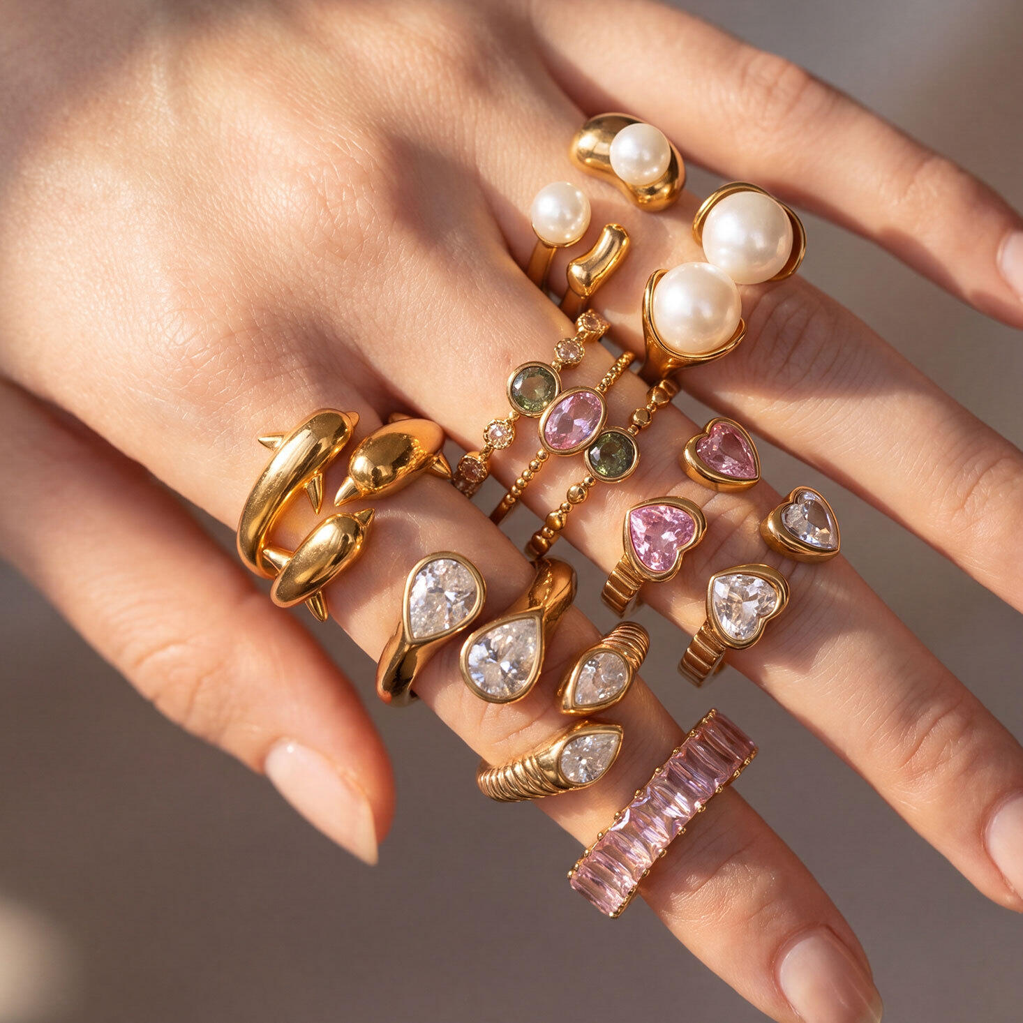 Luxe Serie Elegante, Onregelmatig Gevormde, Waterdichte, Goudkleurige Zirkonia Damesringen Met Edelsteen. Afbeelding2