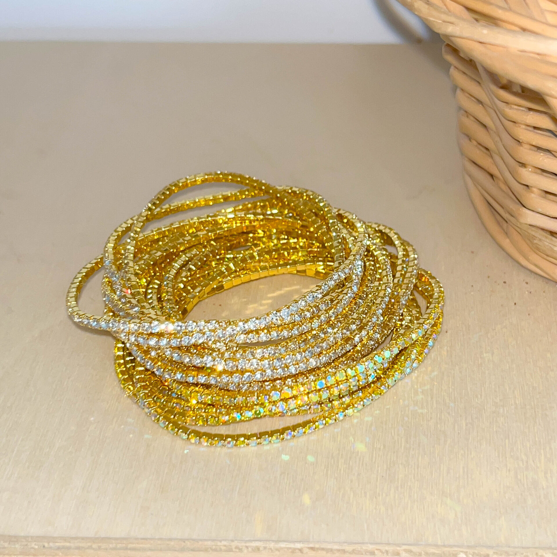 Braccialetti Da Donna Semplici Con Catena Elastica E Strass. h5 Immagine2