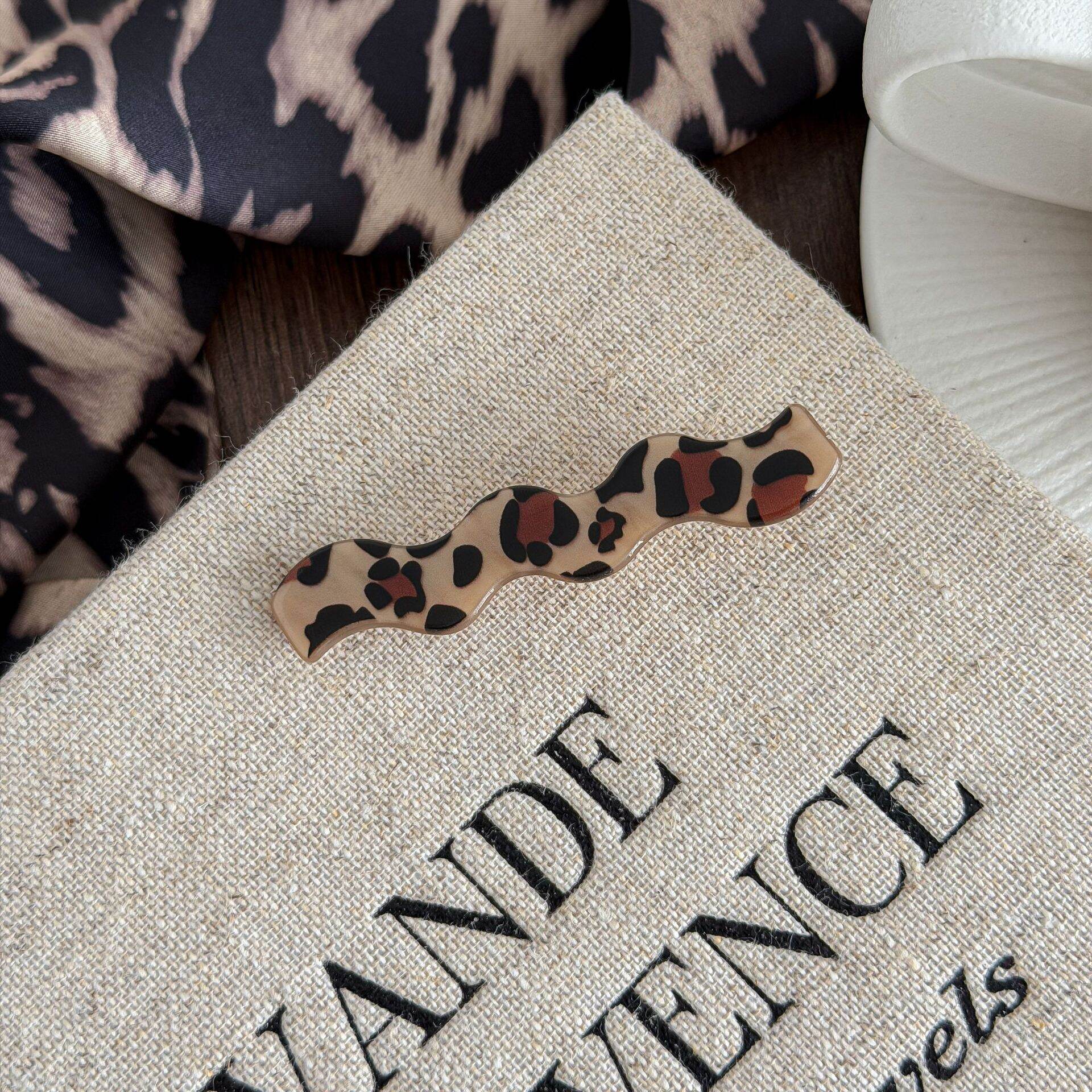 Simple Series Retro Leopard Print Acrylic Hair Clips 