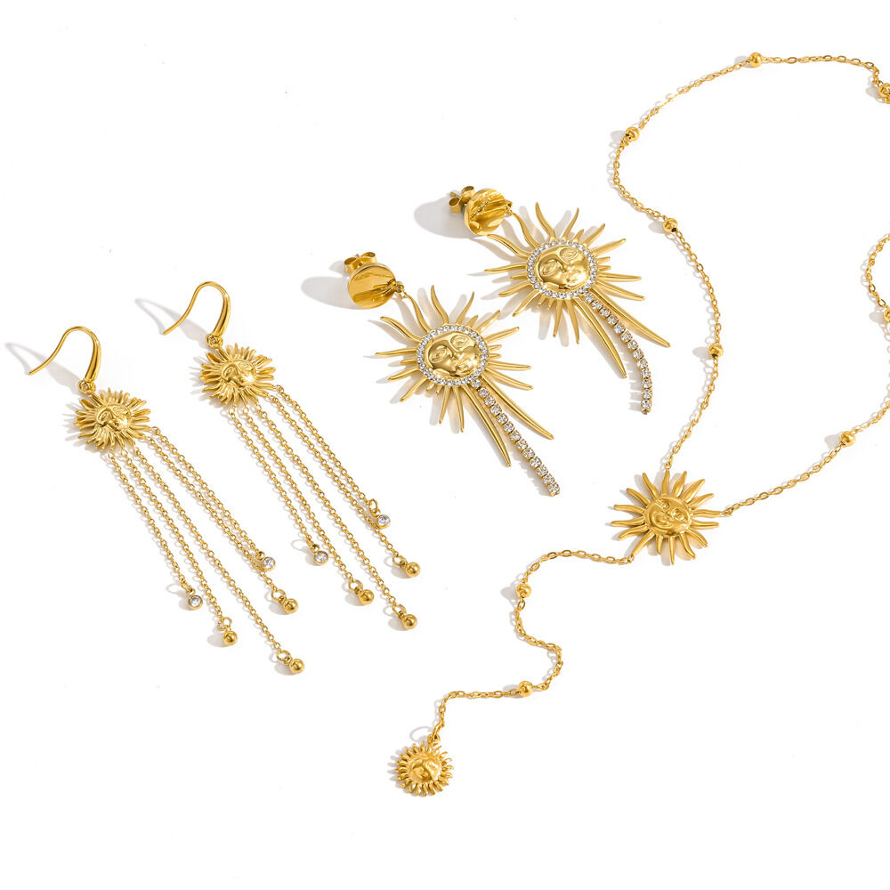 Conjunto de pendientes de mujer de lujo con borla de sol retro, acero inoxidable, resistente al agua y diamantes de imitación color dorado. Imagen4