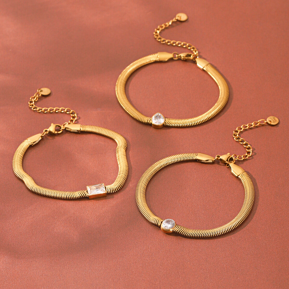 Simple Series Daily Chain Edelstahl wasserdicht goldfarbenes Zirkonia-Damenarmband 2