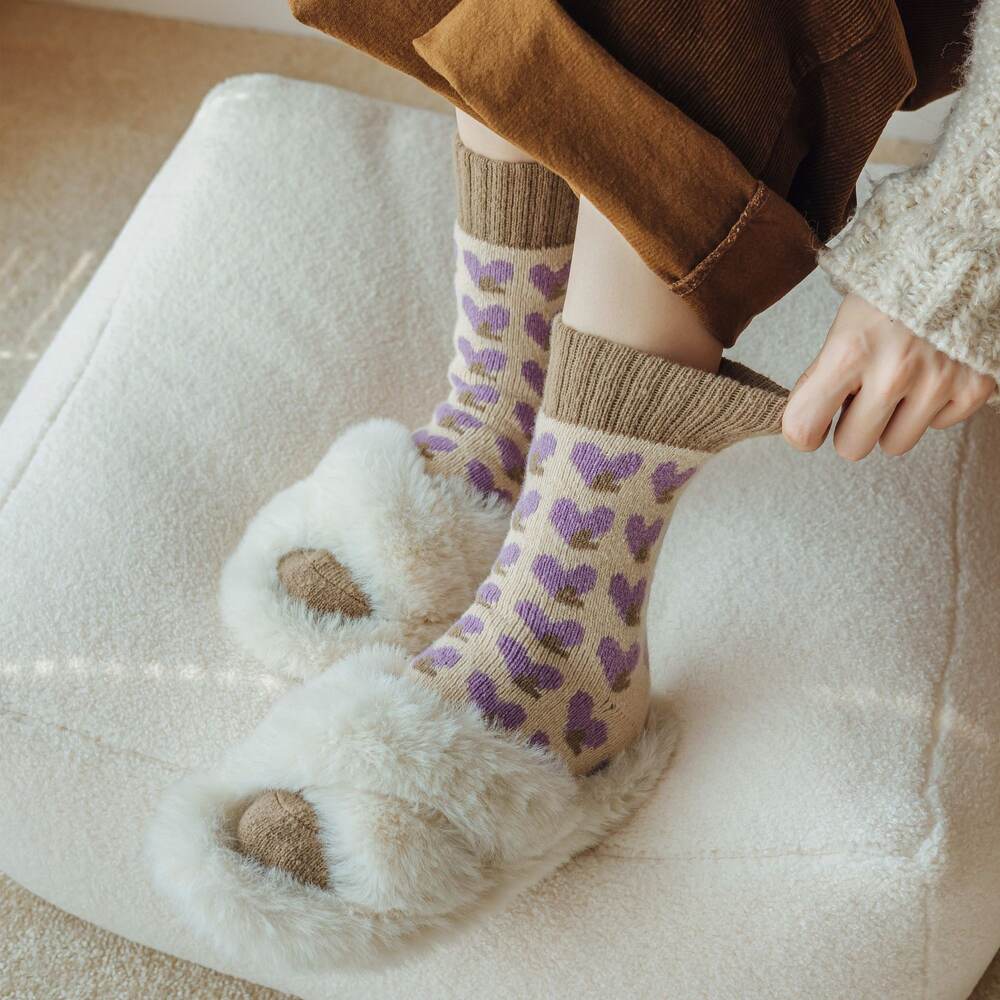 Slight Bounce Basic Stripes Color Clash Heart Mid-Calf Socks Picture4