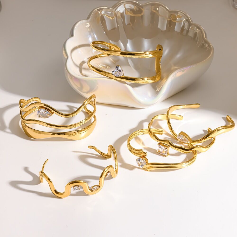 Simple Geometric Shape Stainless Steel Waterproof Gold Color Rhinestone Women's Cuff Bracelets Picture3