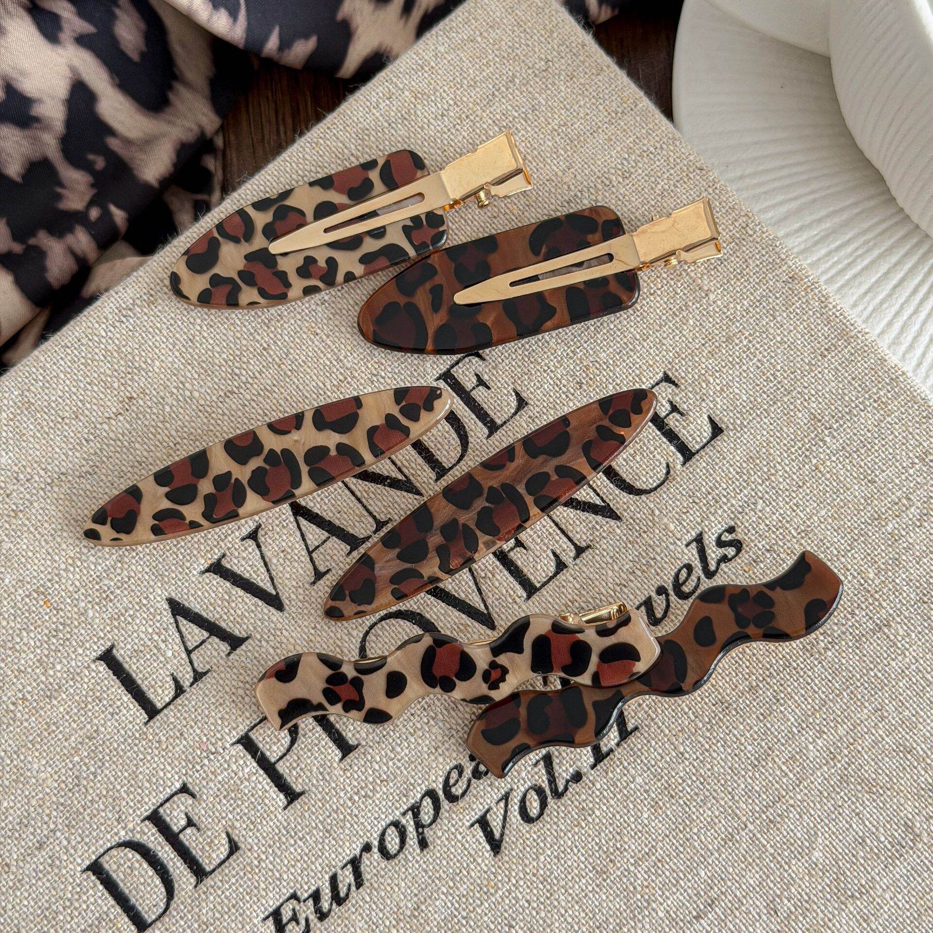 Simple Series Retro Leopard Print Acrylic Hair Clips Picture2