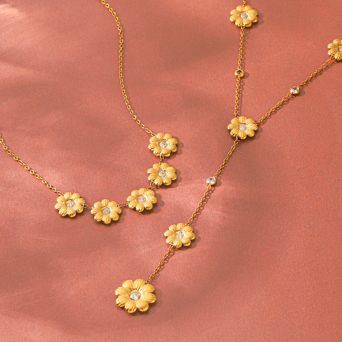 Collares Con Colgante Para Mujer De La Serie Simple Daily Flower, De Acero Inoxidable, Resistentes Al Agua Y Color Dorado Con Circonitas. h5 Imagen5
