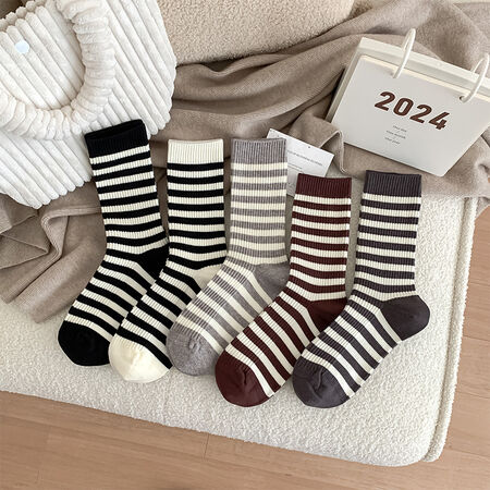 Slight Bounce Basic Stripes Color Clash Mid-Calf Socks