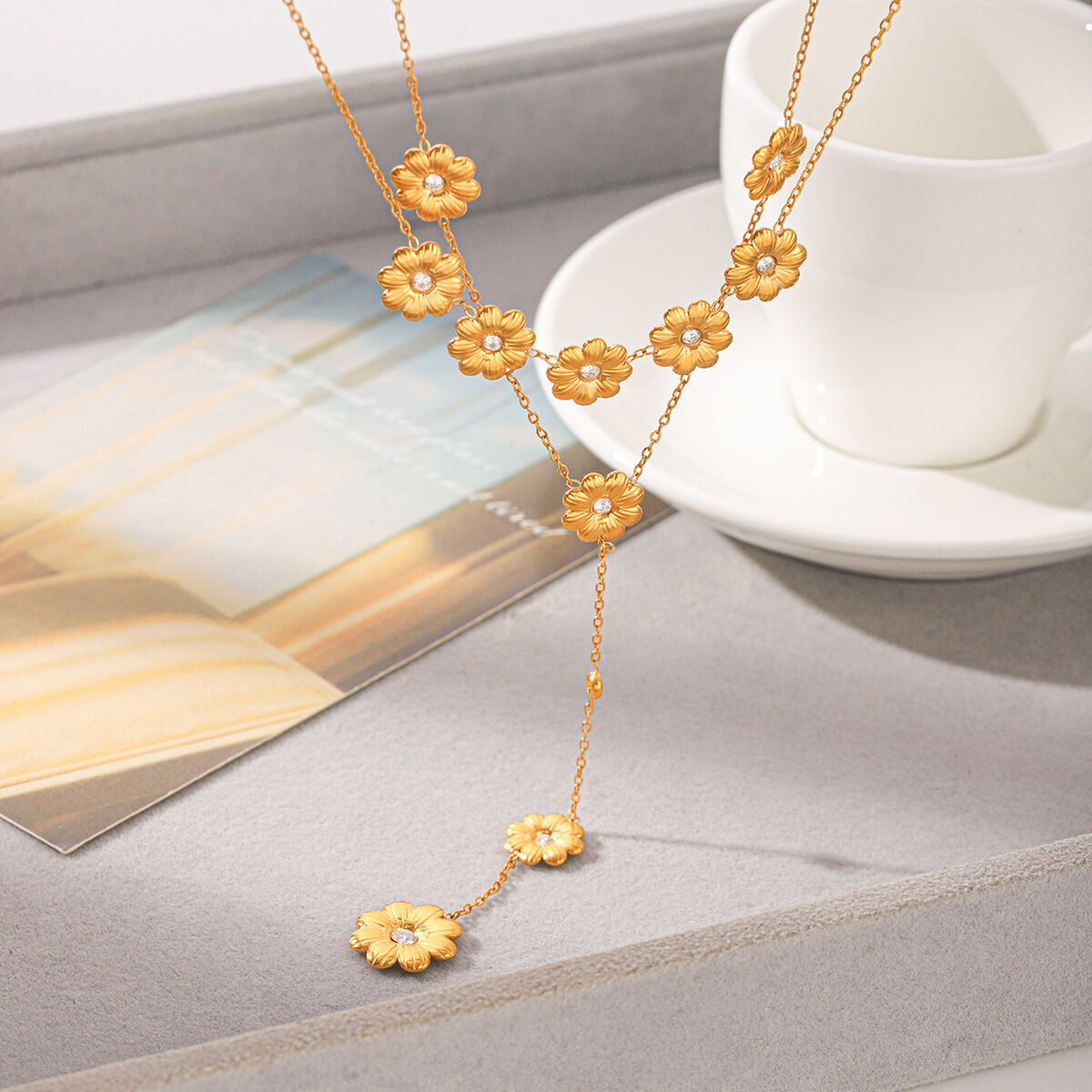 Collares Con Colgante Para Mujer De La Serie Simple Daily Flower, De Acero Inoxidable, Resistentes Al Agua Y Color Dorado Con Circonitas. 2