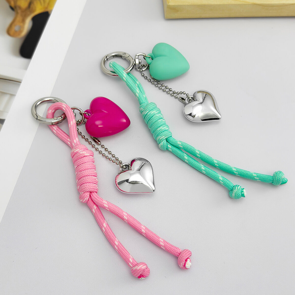 Llaveros de metal tejido con diseño de corazón de la serie Simple Daily