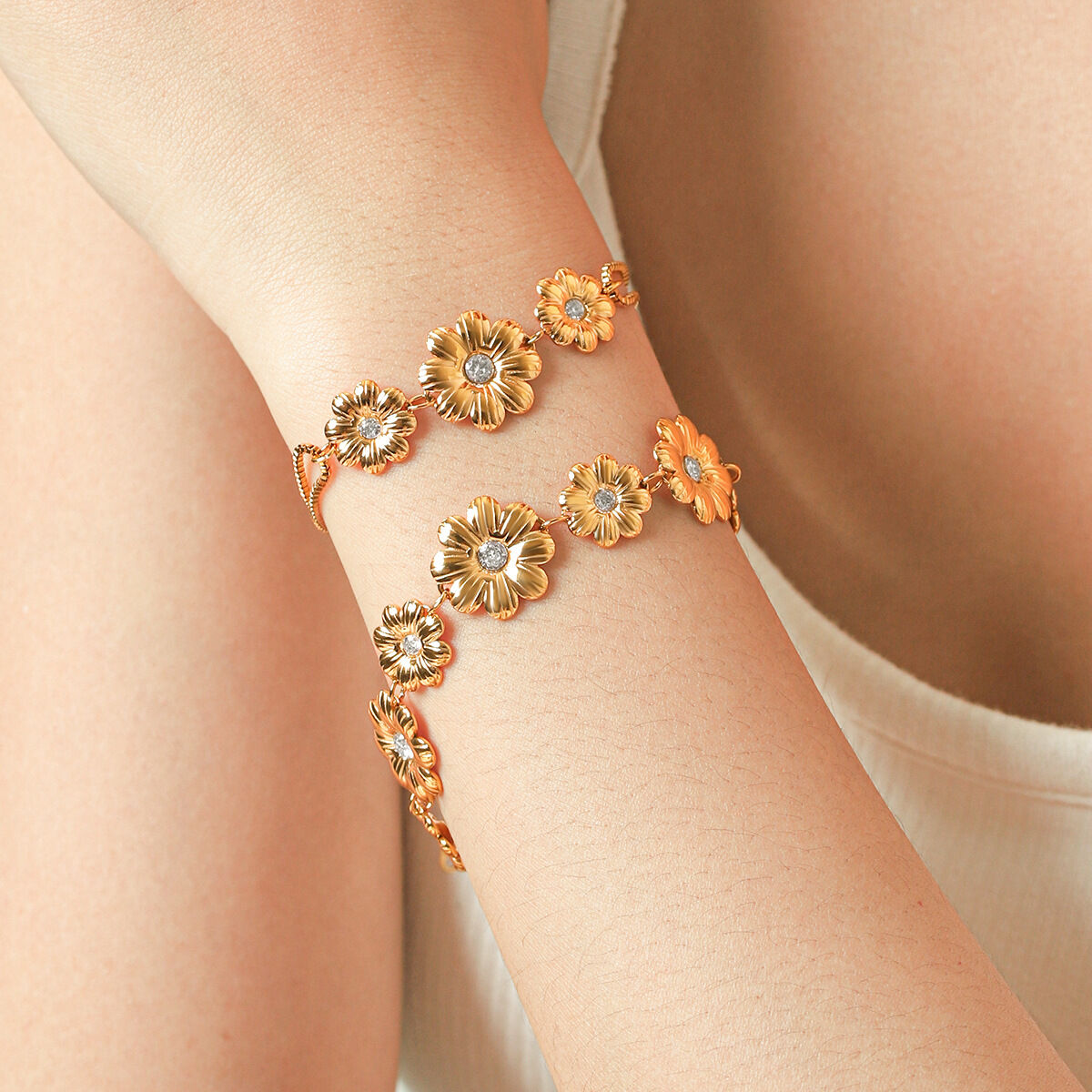 Pulseras De Cadena Para Mujer De Acero Inoxidable, Color Dorado, Resistentes Al Agua Y Con Circonitas, De La Serie Simple Daily Flower. h5 Imagen4