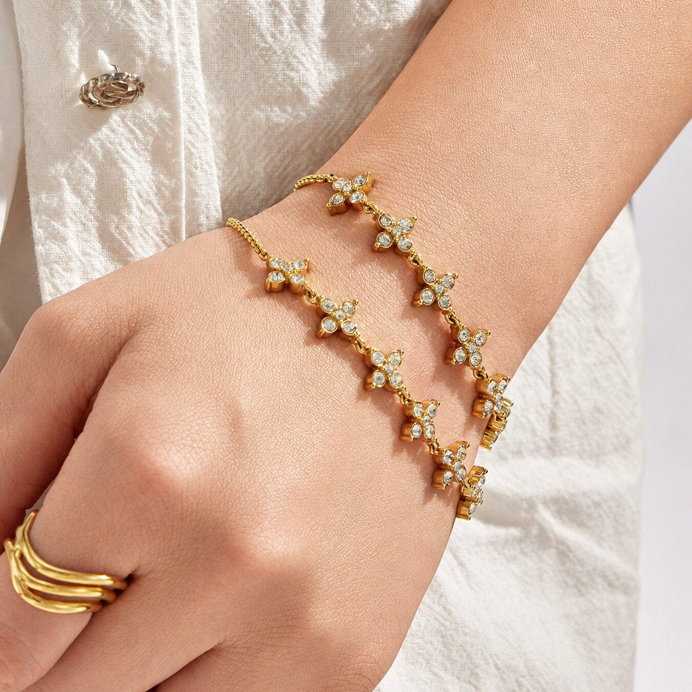 Simple Flower Stainless Steel Waterproof Gold Color Rhinestone Women's Chain Bracelets h5 Picture2