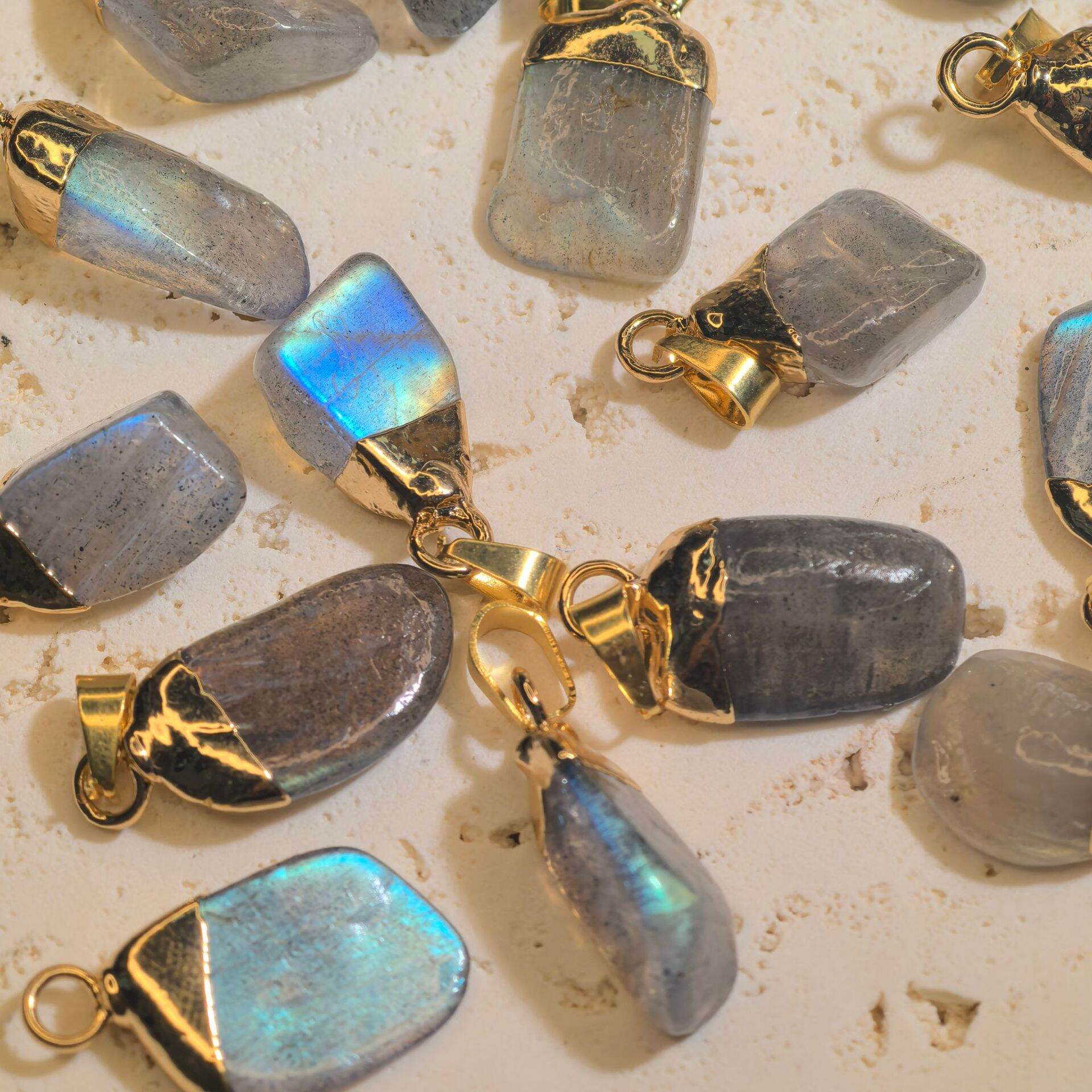 Irregular Shape Natural Stones Women's Pendants（Natural Stone, Each One With A Different Shape） 2