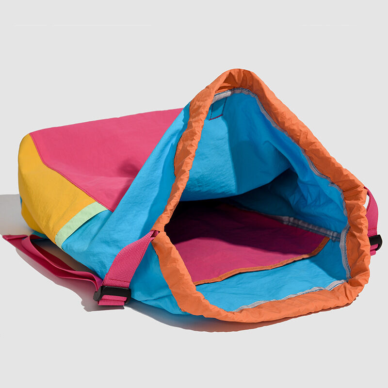 Sportlicher Patchwork-Rucksack aus Nylon für Damen in verschiedenen Farben Bild5