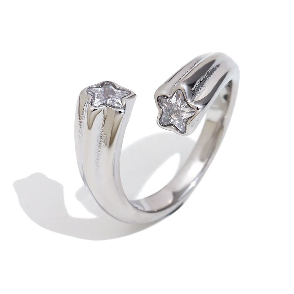 Elegante Statement-Ringe Der Simple Series Mit Unregelmäßiger Herz- Und Hammermuster, Aus Wasserdichtem Edelstahl In Goldfarbe.