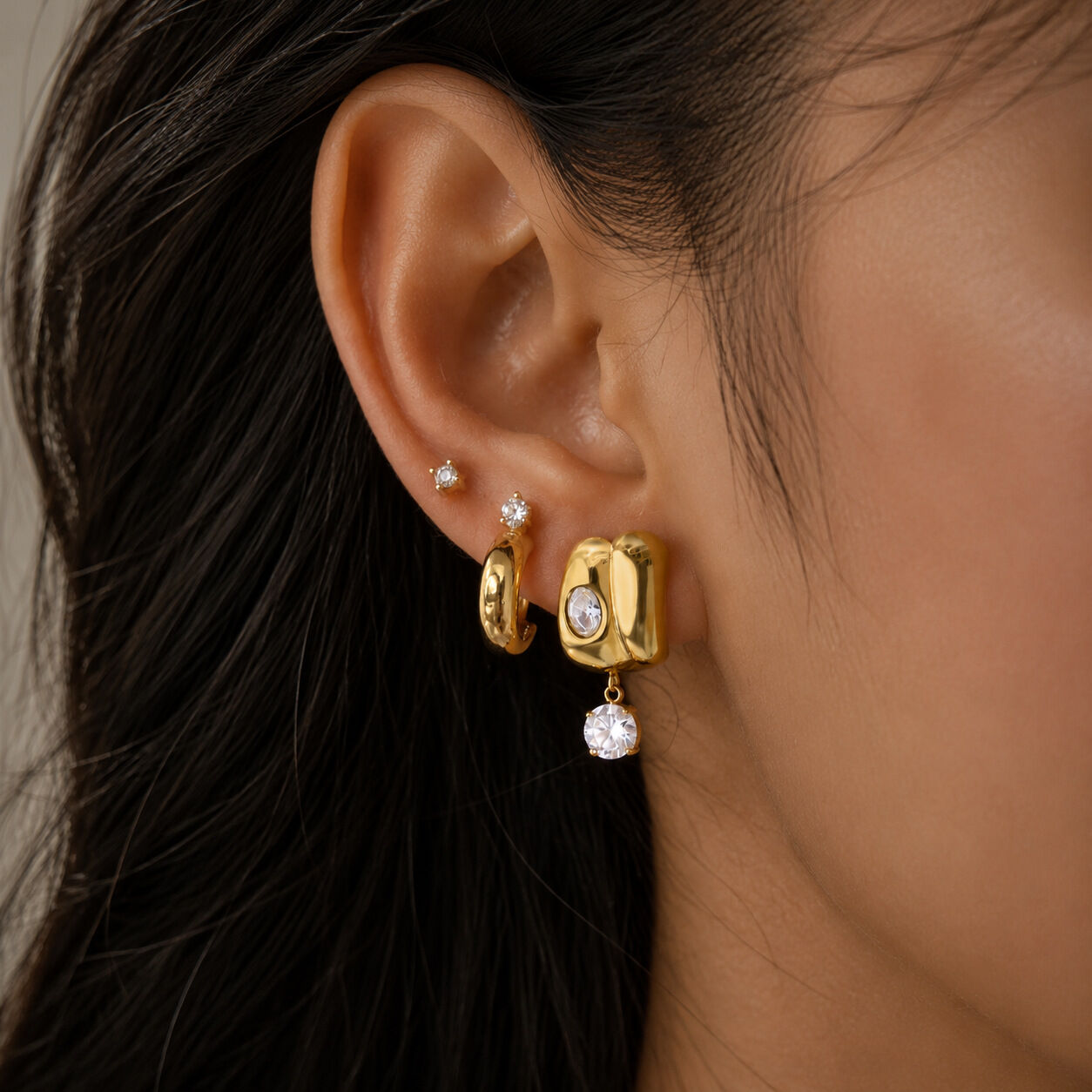 Luxuriöse Serie: Elegante, Unregelmäßig Geformte, Wasserdichte Zirkonia-Ohrstecker Für Damen Aus Edelstahl.