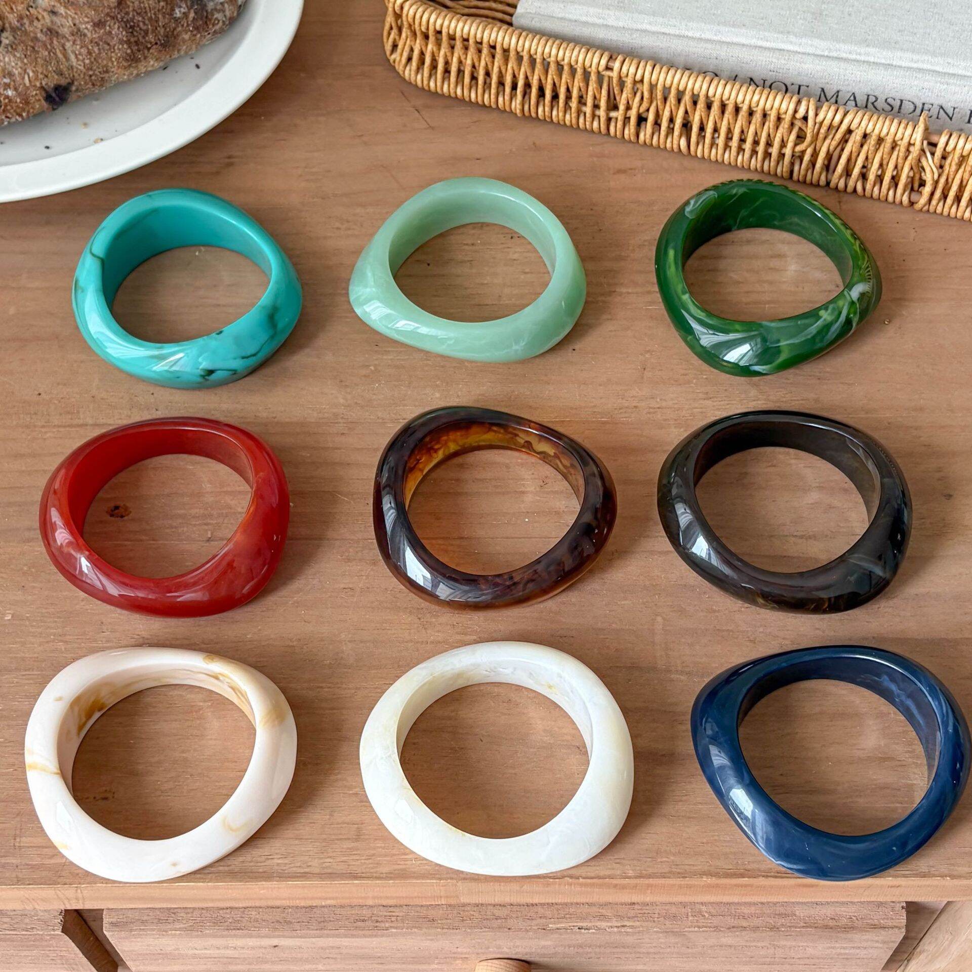 Brazaletes De Resina Con Degradado De Color Para Mujer Imagen3