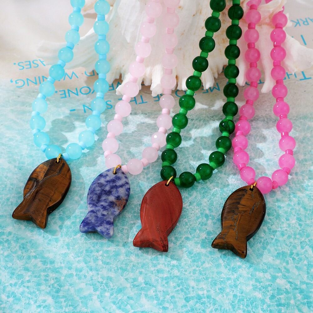 Collares De Cuentas Para Mujer De La Serie Étnica Con Motivos De Peces Y Piedras Naturales. Imagen3