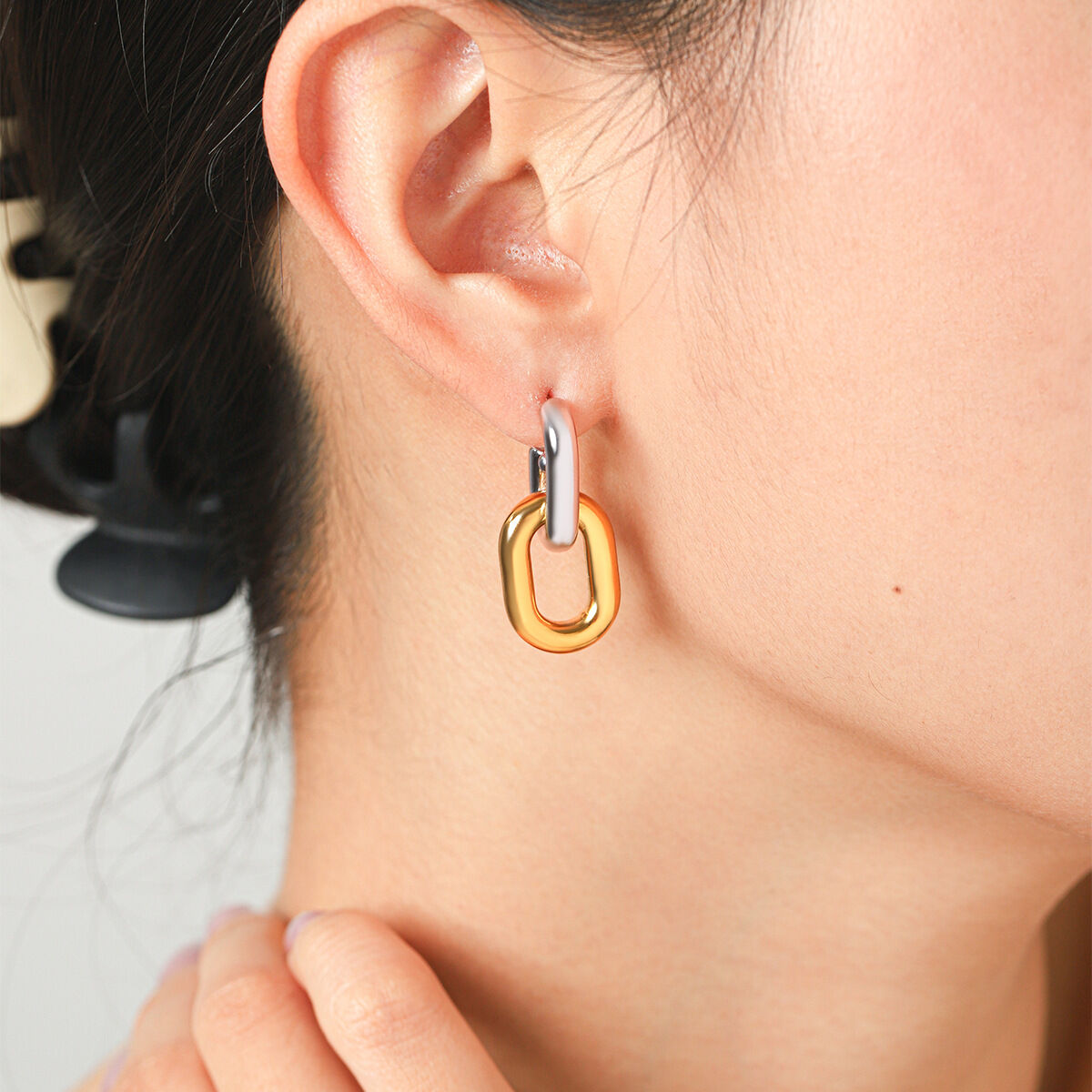 Simple Series Daily Ellipse Shape Edelstahl Wasserdicht Goldfarbene Damen-Ohrstecker Bild4