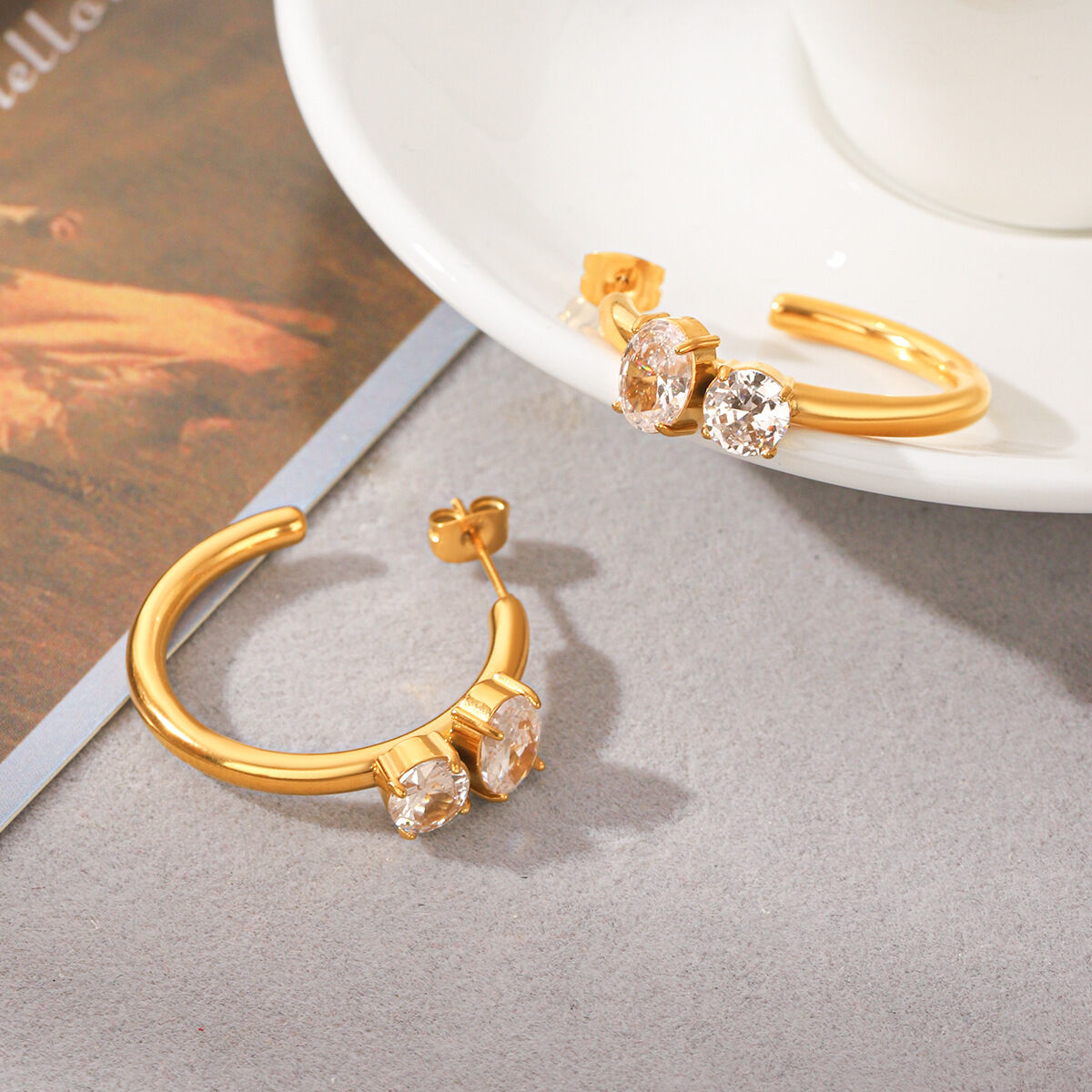 Orecchini A Perno Da Donna Simple Series Daily Lines In Acciaio Inossidabile Color Oro Impermeabile Con Zirconi Immagine5