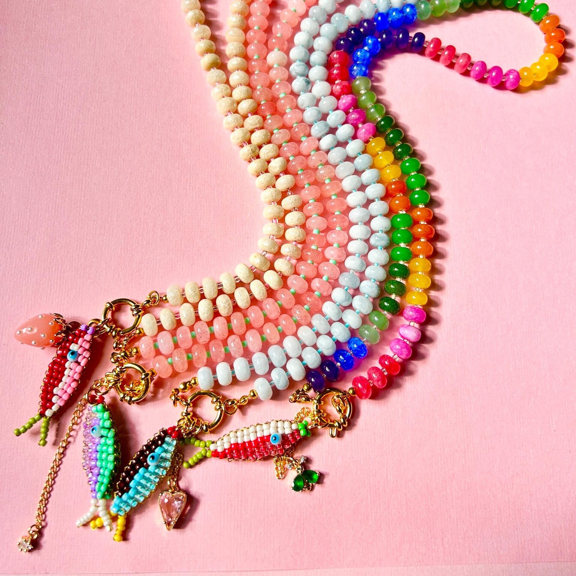 Collares De Mujer Con Cuentas De Resina Dorada De La Serie Romantic Cute Beads Fish h5 Imagen4