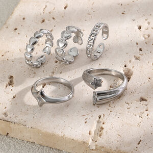 Elegante Statement-Ringe Der Simple Series Mit Unregelmäßiger Herz- Und Hammermuster, Aus Wasserdichtem Edelstahl In Goldfarbe. h5 Bild2