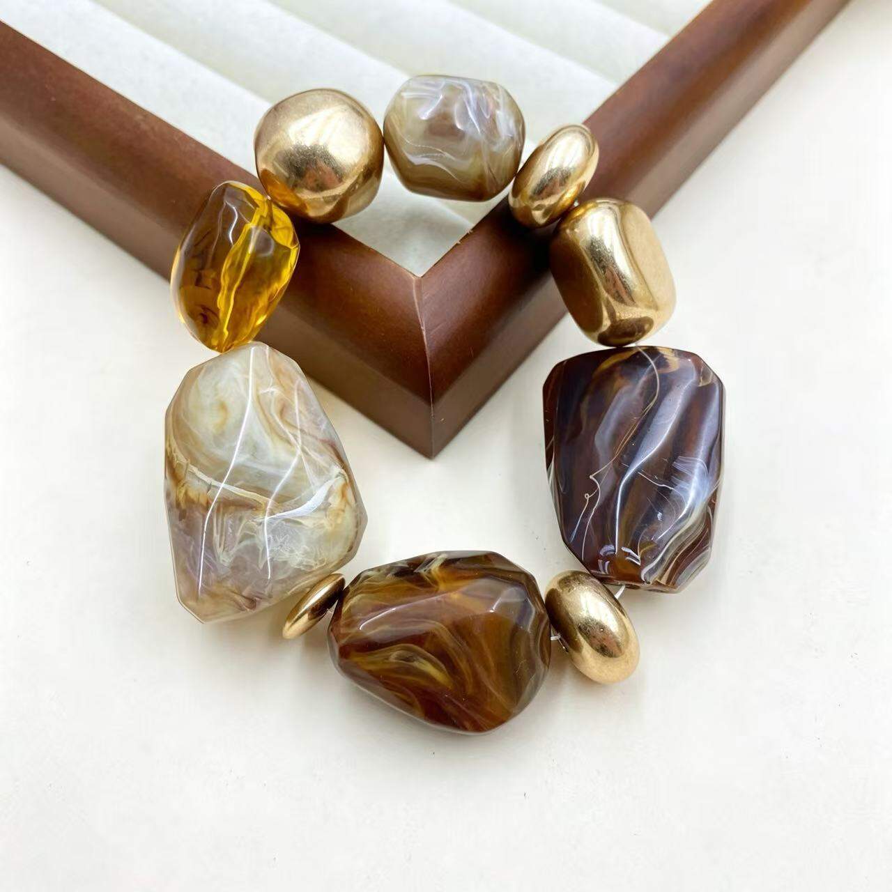Retro Irregular Shape Beads Acrylic Women's Beaded Bracelets h5 