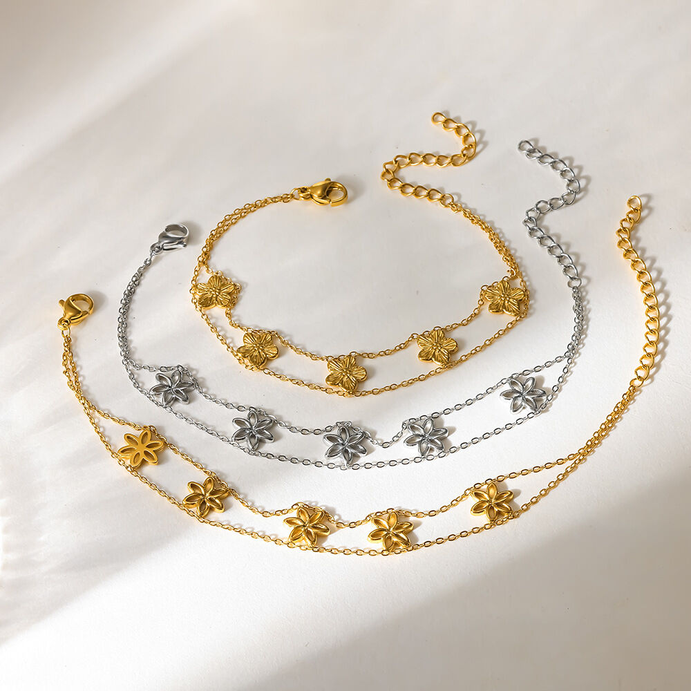 Elegante, Waterdichte Armbanden Met Bloemmotief Van Roestvrij Staal In Goudkleur.