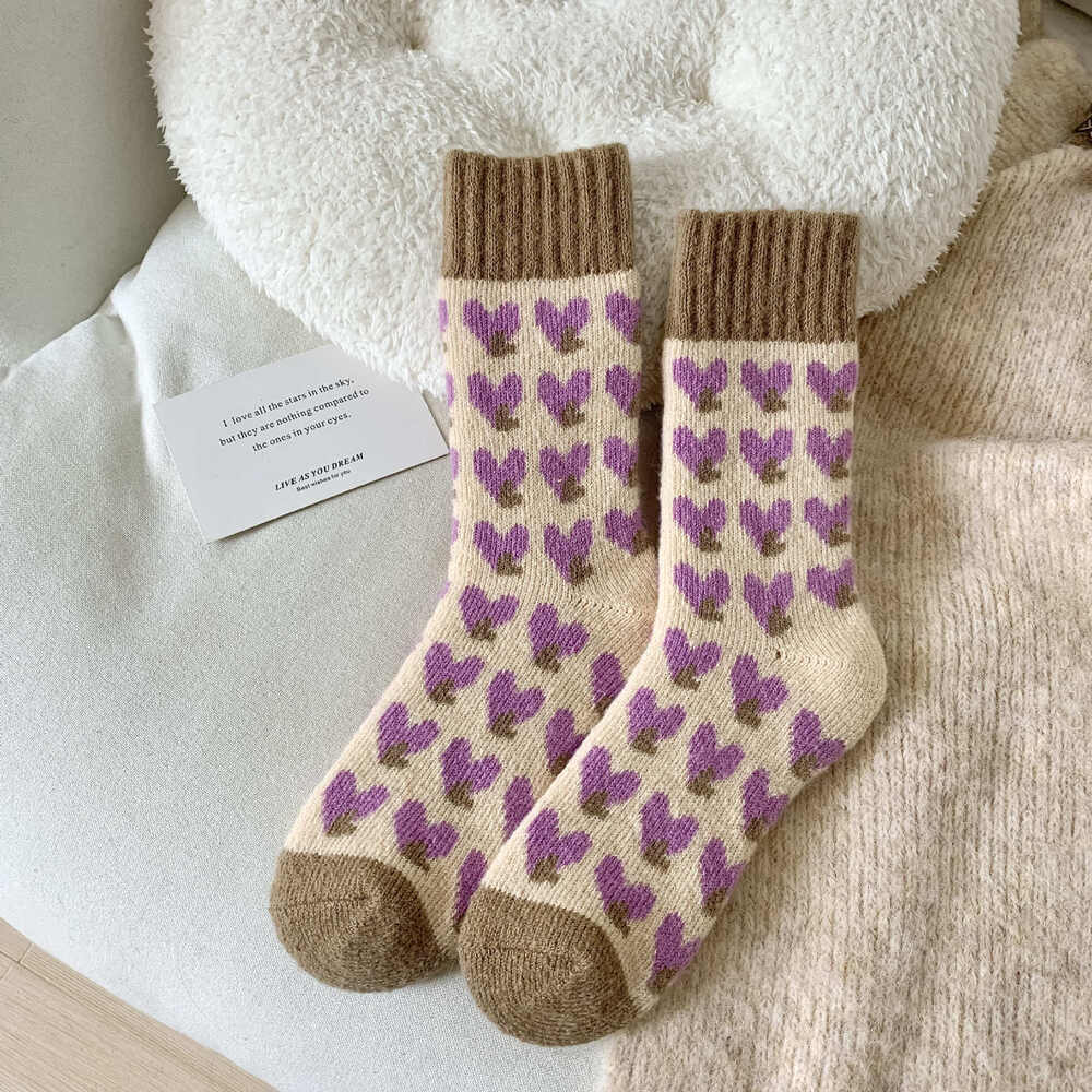 Slight Bounce Basic Stripes Color Clash Heart Mid-Calf Socks