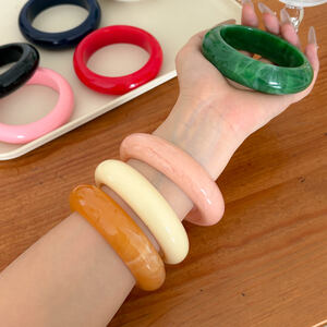 Brazaletes De Resina Con Degradado De Color Para Mujer h5 Imagen3