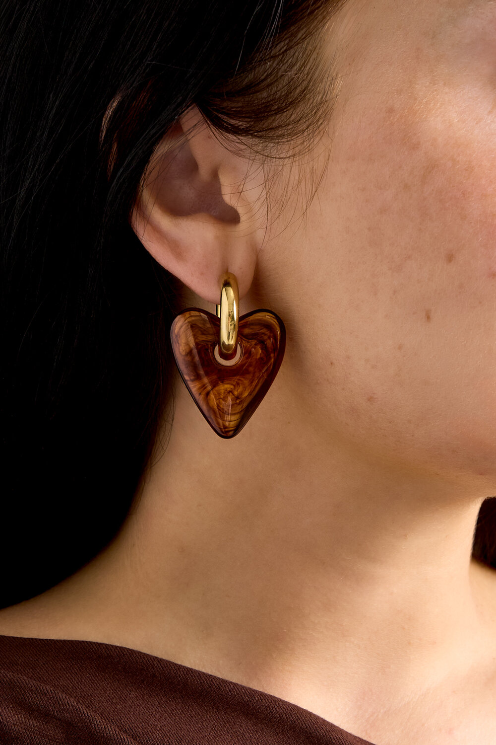 Earrings with heart-shaped resin pendant in a tortoise look h5Picture2