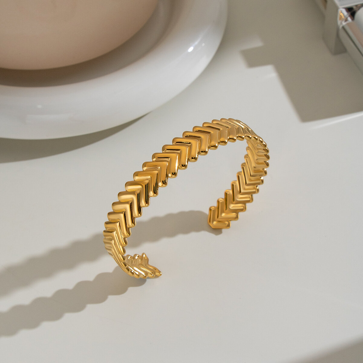 Arrow Pattern Stainless Steel Waterproof Gold Color Women's Cuff Bracelets 2