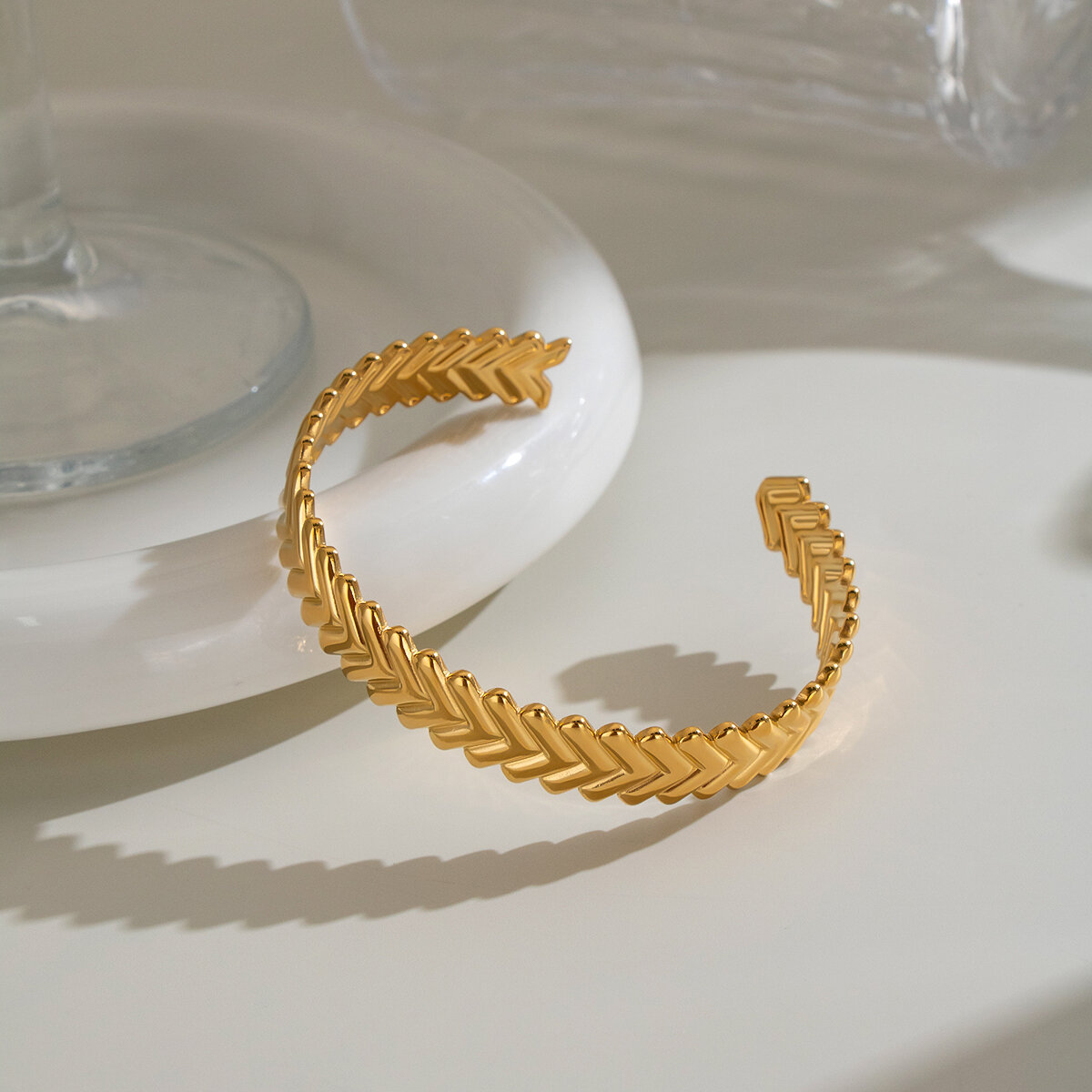 Arrow Pattern Stainless Steel Waterproof Gold Color Women's Cuff Bracelets h5 Picture3