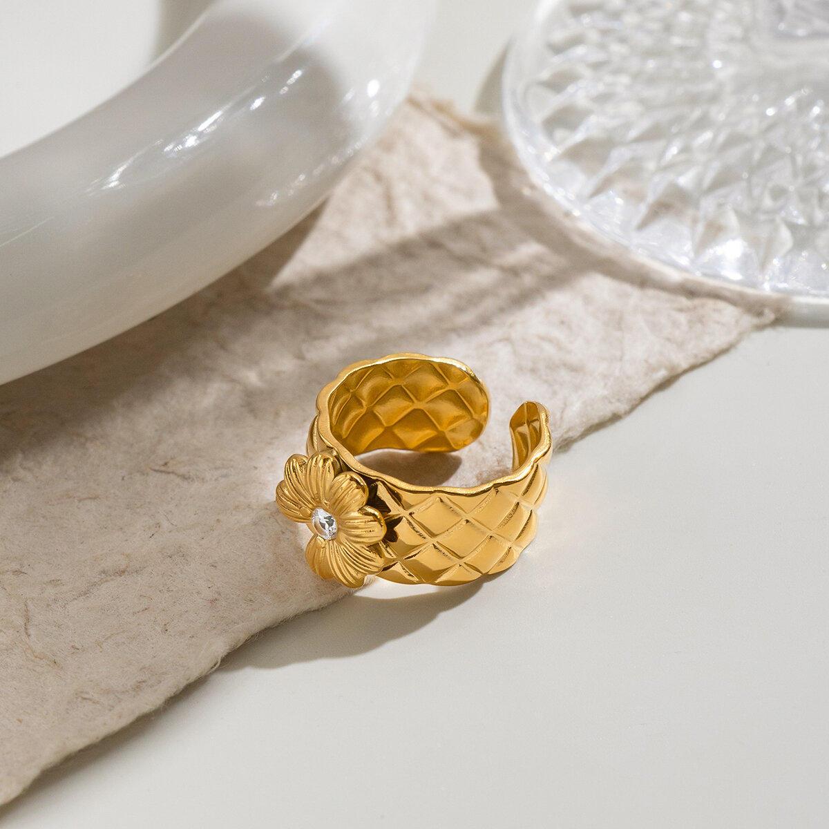 Flower Shape Stainless Steel Waterproof Plaid Pattern Gold Color Zircon Statement Rings h5 Picture5