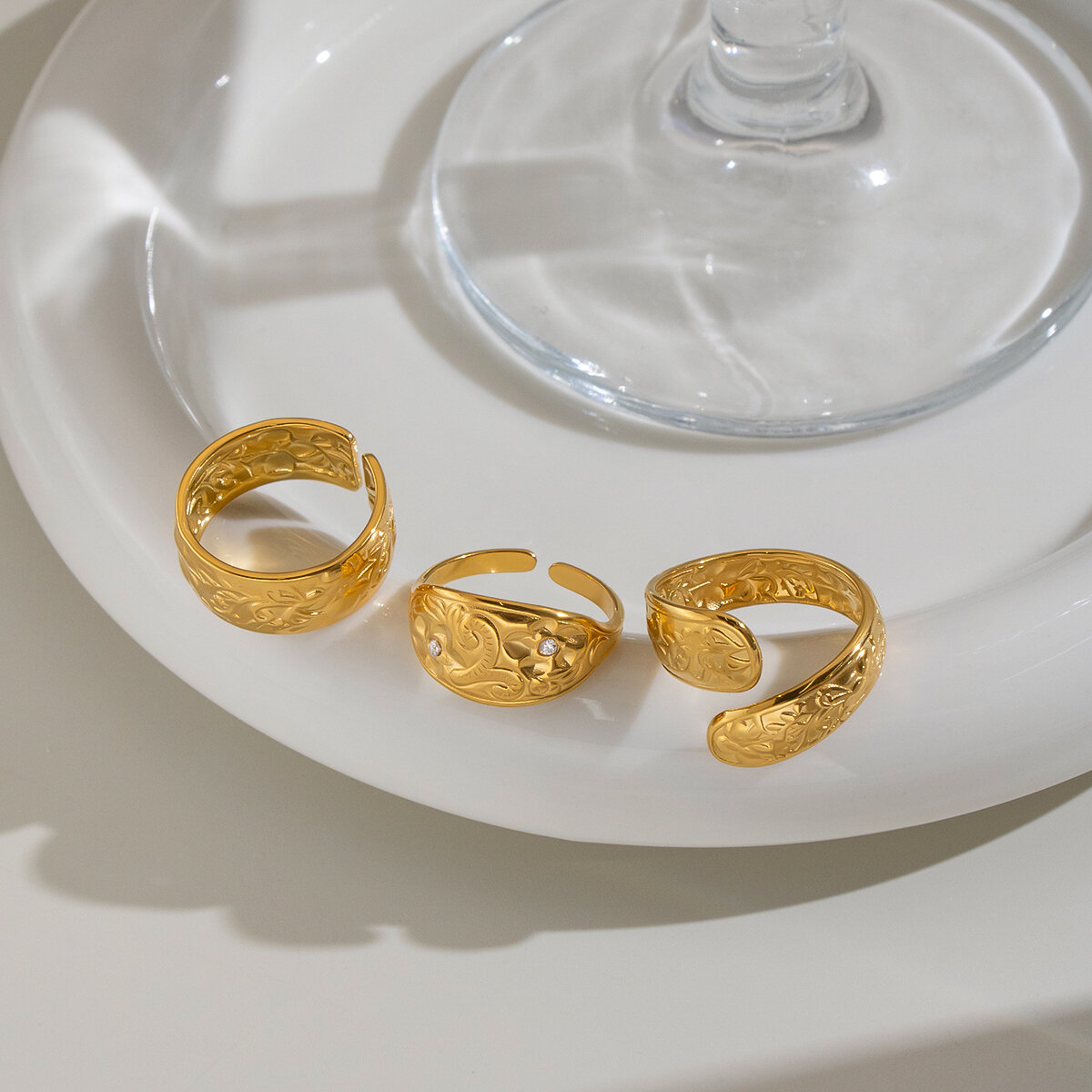 Retro Style Flower Pattern Stainless Steel Waterproof Gold Color Statement Rings h5 Picture3