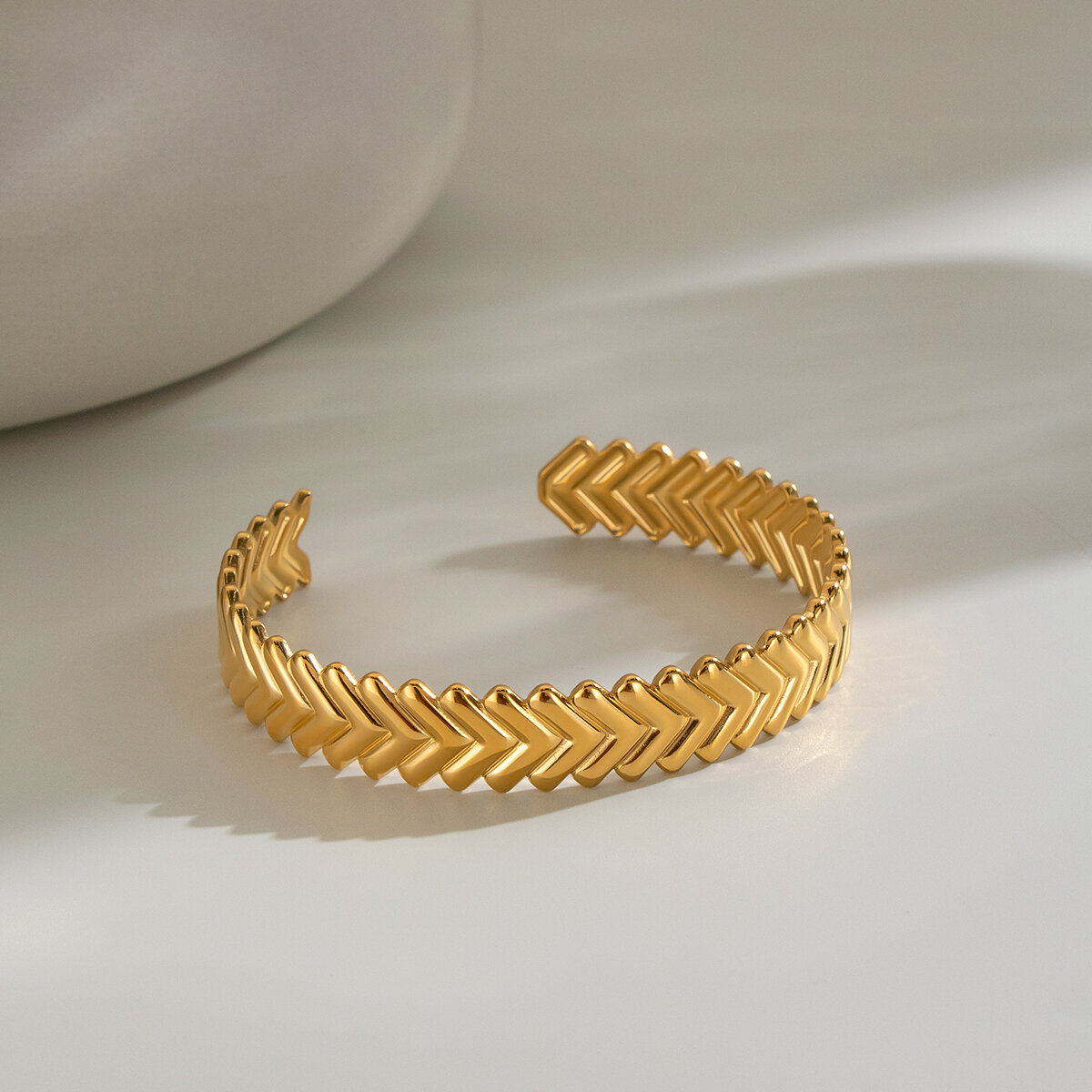 Arrow Pattern Stainless Steel Waterproof Gold Color Women's Cuff Bracelets h5 Picture4