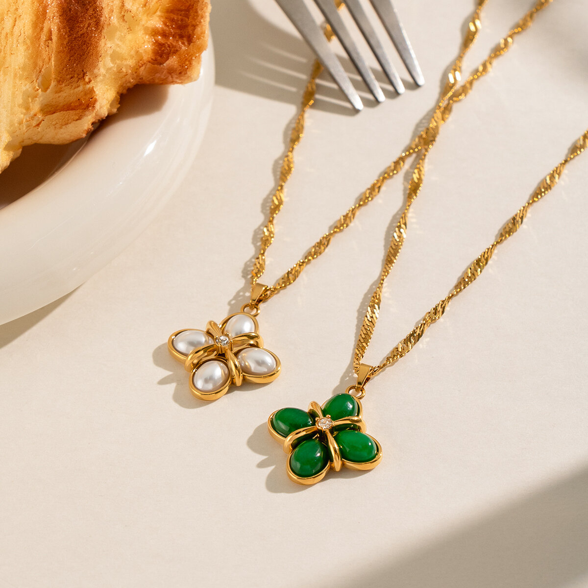 Clover Shape Stainless Steel Waterproof Gold Color Natural Stone Artificial Pearl Women's Pendant Necklaces h5 Picture3